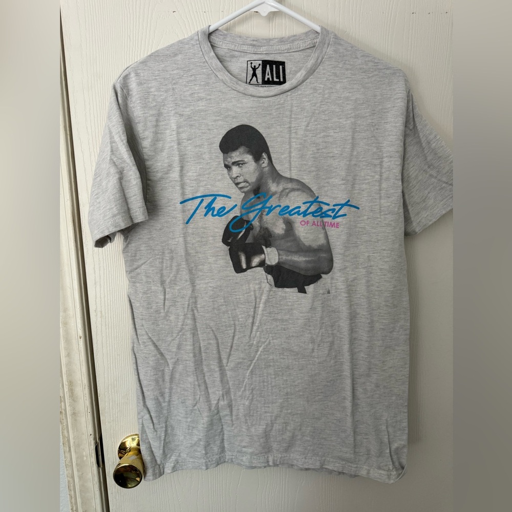 Men’s Ali boxing T-shirt size medium